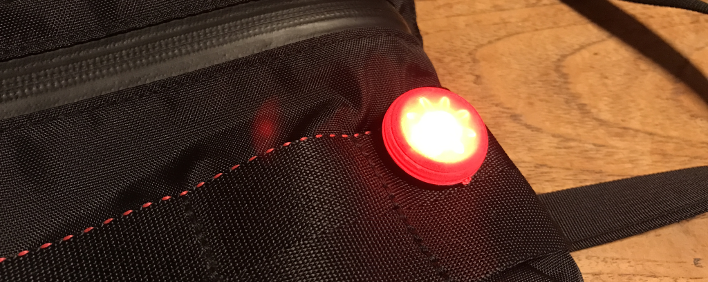 ヘルメット用や予備のライトに最適な小さなクリップ型テールライト Ez1 Tail Light Kogfum